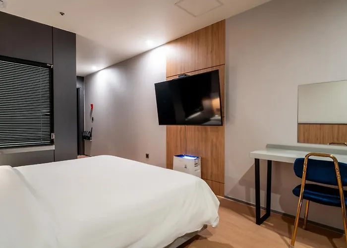 Gray 193 Hotel 2*