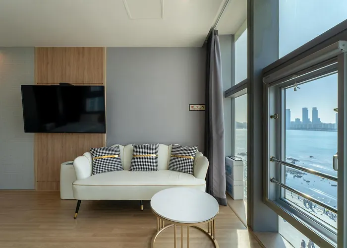 Gray 193 Hotel 2*