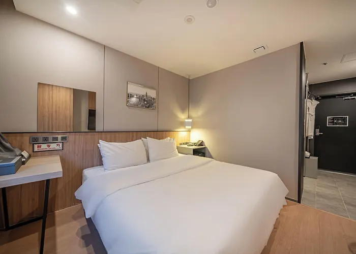 Gray 193 Hotel 2*