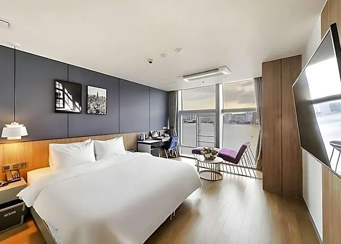Gray 193 Hotel